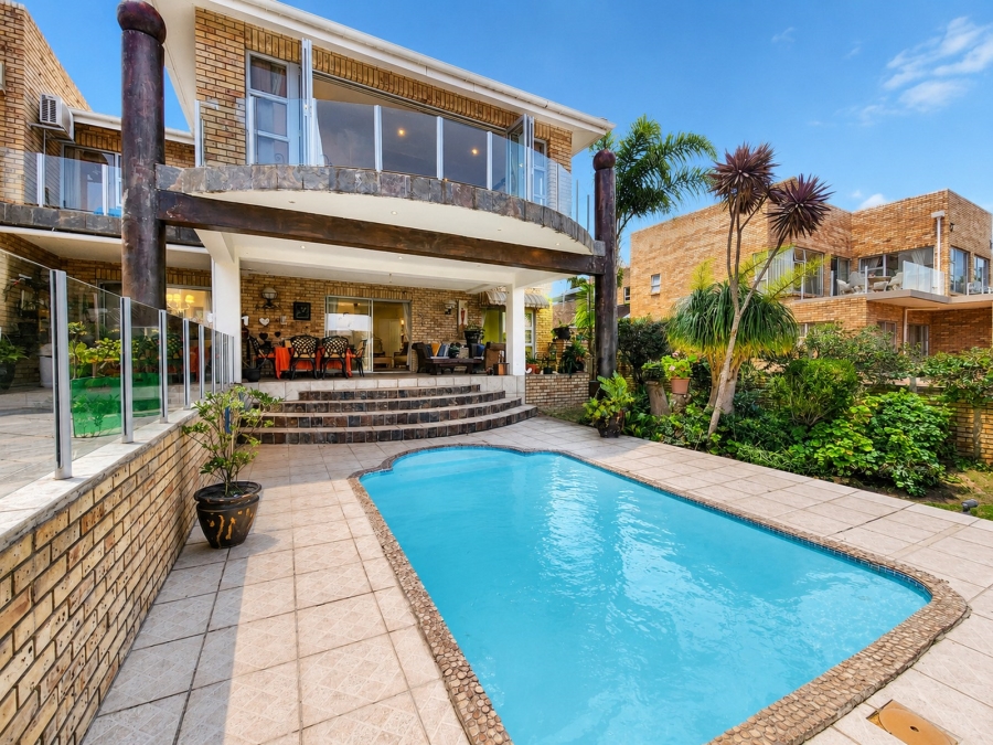 5 Bedroom Property for Sale in Wavecrest Eastern Cape